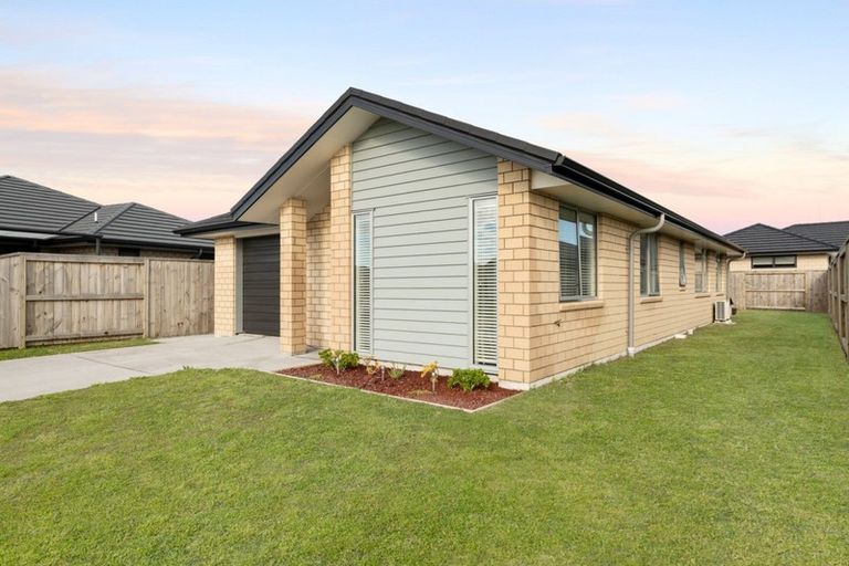 Photo of property in 33 Kanapa Close, Papamoa, 3118