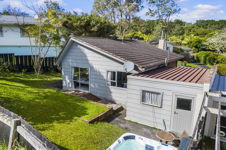 Photo of property in 2/19 Simon Ellice Drive, Bayview, Auckland, 0629