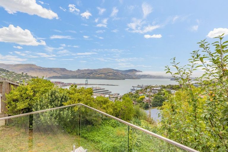 Photo of property in 14 Selwyn Road, Lyttelton, 8082