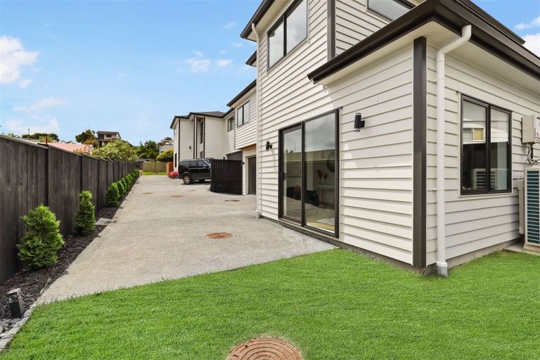 Photo of property in 5b Woodhouse Place, West Harbour, Auckland, 0618
