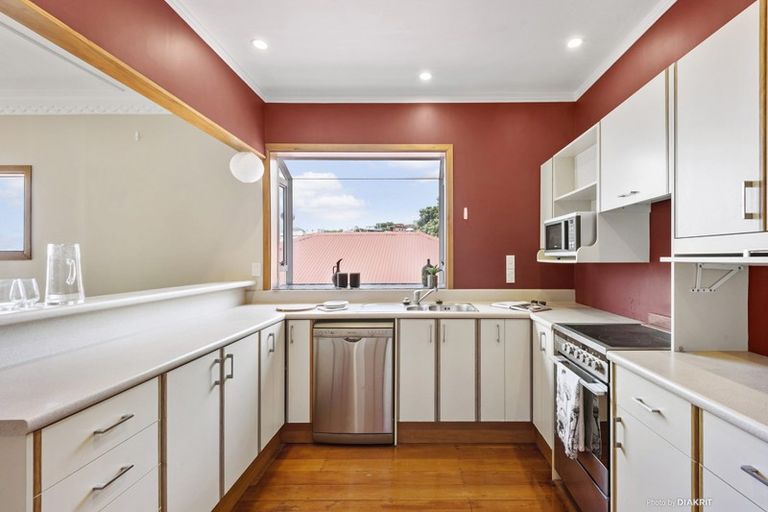 Photo of property in 9 Knoll Street, Island Bay, Wellington, 6023