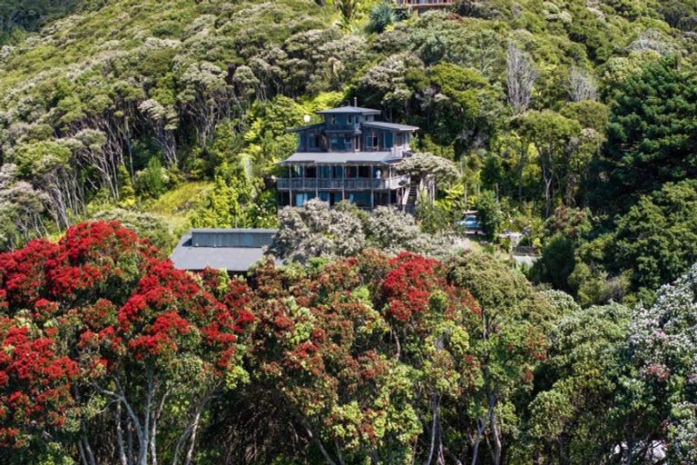 Photo of property in 37 Whaanga Road, Raglan, 3297