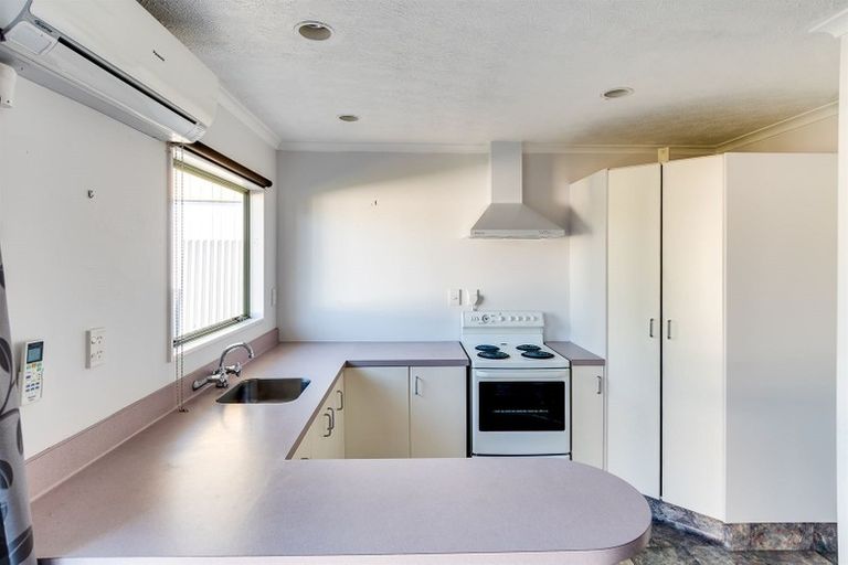 Photo of property in 2/13 Ted Harpur Place, Onekawa, Napier, 4110