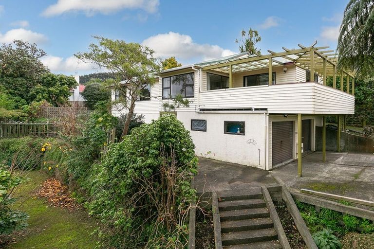 Photo of property in 33 Hampton Hill Road, Tawa, Wellington, 5028