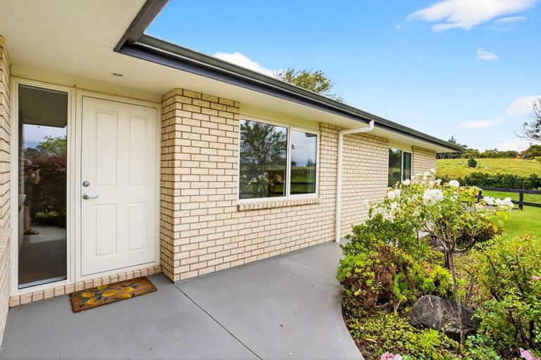 Photo of property in 1014 South Head Road, South Head, Helensville, 0874