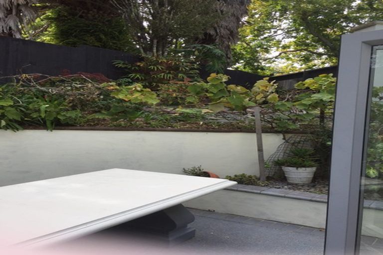 Photo of property in 19 Oakford Park Crescent, Greenhithe, Auckland, 0632