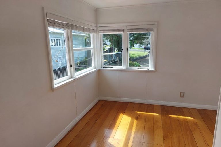 Photo of property in 27 Belle Vue Avenue, Northcote Point, Auckland, 0627