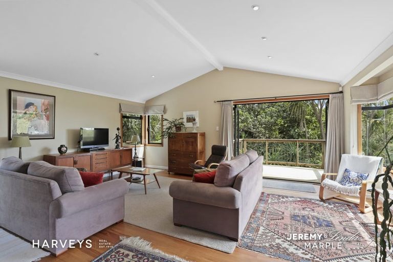 Photo of property in 17 West Lynn Road, Titirangi, Auckland, 0604