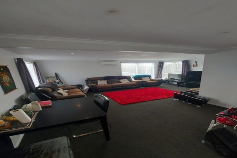 Photo of property in 5 Chew Place, Ranui, Porirua, 5024