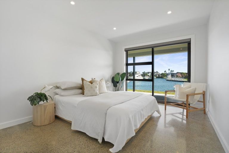 Photo of property in 21 Fred Carr Place, One Tree Point, 0118