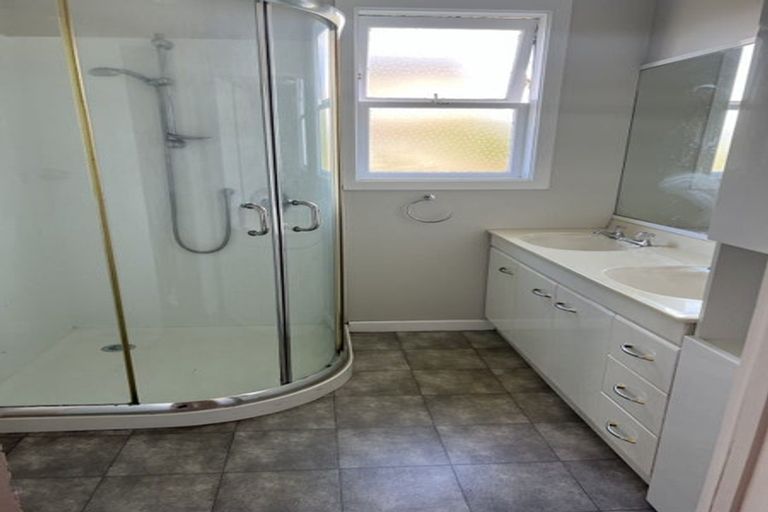 Photo of property in 10 Coronation Road, Glenfield, Auckland, 0627