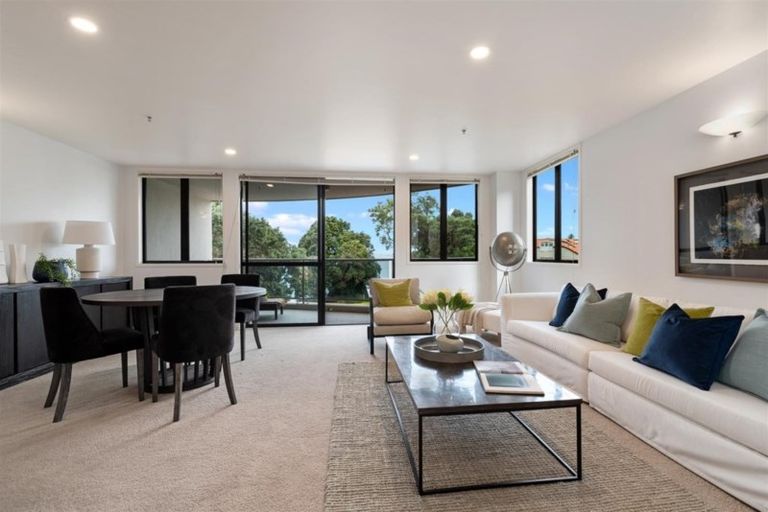 Photo of property in 2d/5 The Promenade, Takapuna, Auckland, 0622