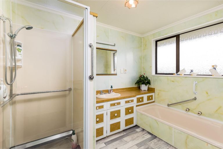 Photo of property in 23 Timaru Road, Waimate, 7924