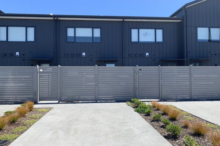 Photo of property in 14 Port Way, Rosehill, Papakura, 2113