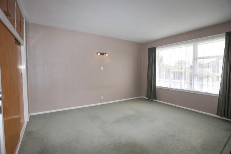 Photo of property in 2 Rosedale Place, Avonhead, Christchurch, 8042