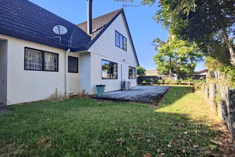 Photo of property in 1/5 Cambric Place, Botany Downs, Auckland, 2010