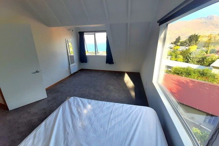 Photo of property in 32 Avalon Crescent, Fernhill, Queenstown, 9300