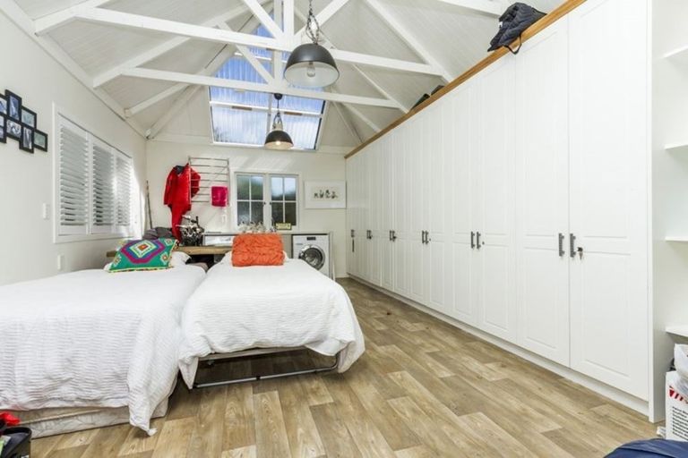 Photo of property in 17 Albert Road, Kelston, Auckland, 0602