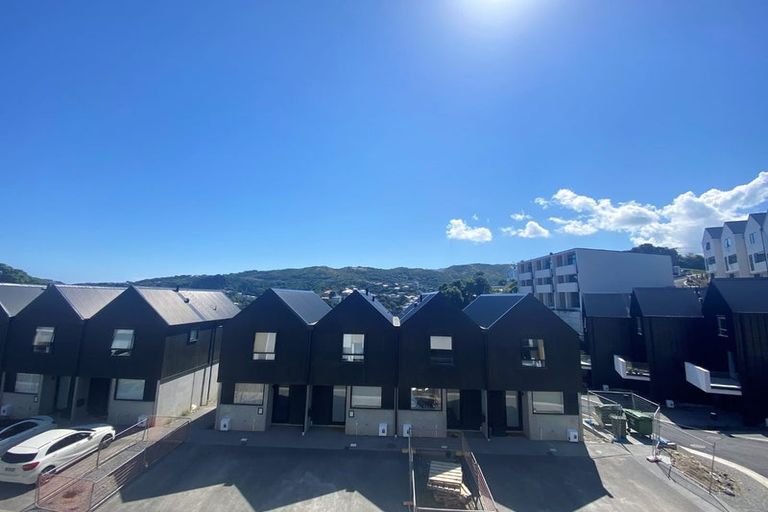 Photo of property in 7 Jean Caldwell Way, Island Bay, Wellington, 6023