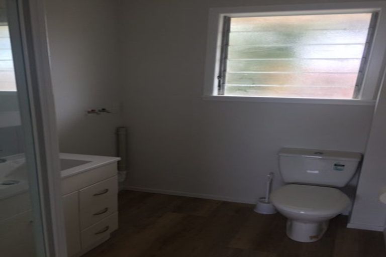 Photo of property in 10/219 Onewa Road, Birkenhead, Auckland, 0626