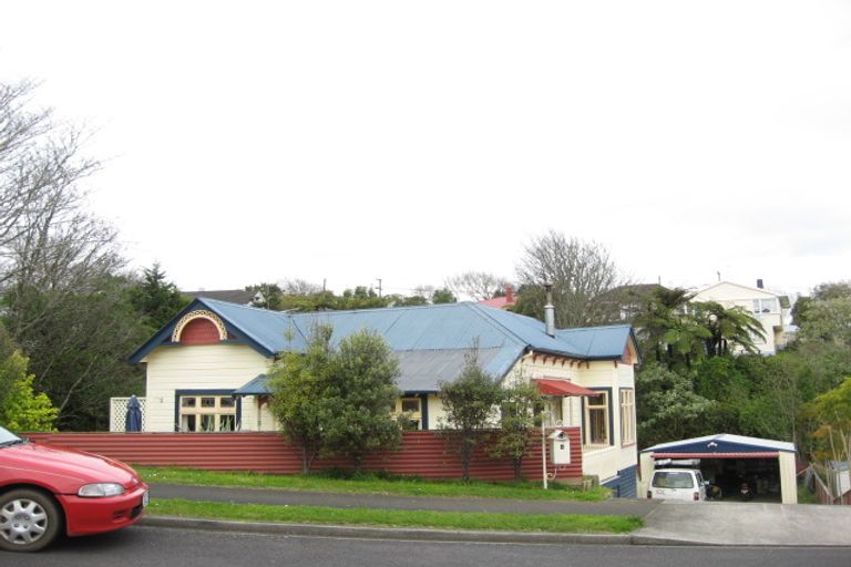 Photo of property in 1 Sycamore Grove, Lower Vogeltown, New Plymouth, 4310