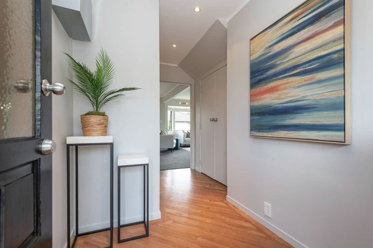 Photo of property in 2/5 Cornelian Crescent, Half Moon Bay, Auckland, 2012