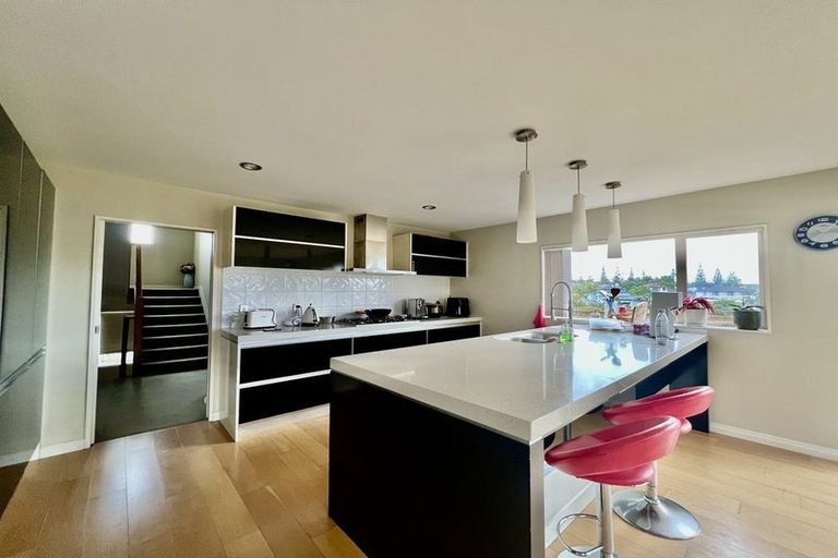 Photo of property in 76 Laurel Oak Drive, Schnapper Rock, Auckland, 0632