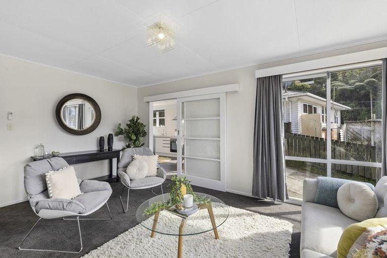 Photo of property in 49 Bird Grove, Stokes Valley, Lower Hutt, 5019