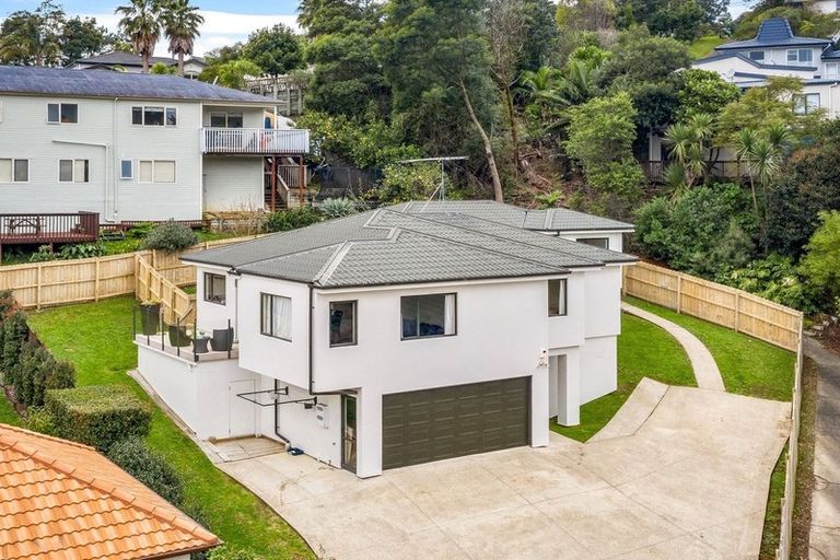 Photo of property in 16 Landvale Court, Browns Bay, Auckland, 0630