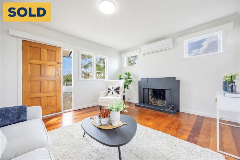 Photo of property in 30 Fruitvale Road, New Lynn, Auckland, 0600
