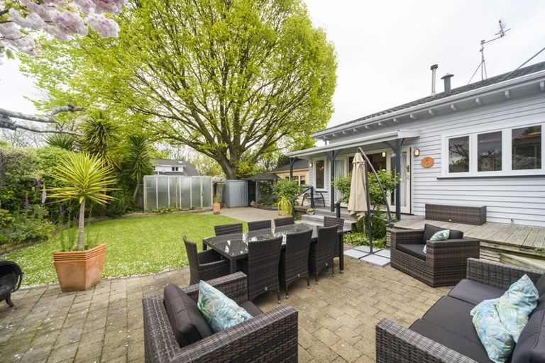 Photo of property in 16 Manapouri Crescent, Hokowhitu, Palmerston North, 4410