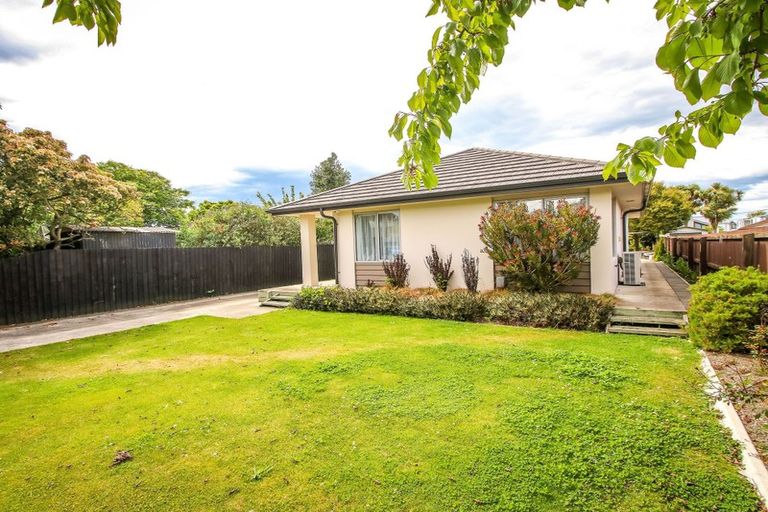 Photo of property in 238 Wainoni Road, Avondale, Christchurch, 8061