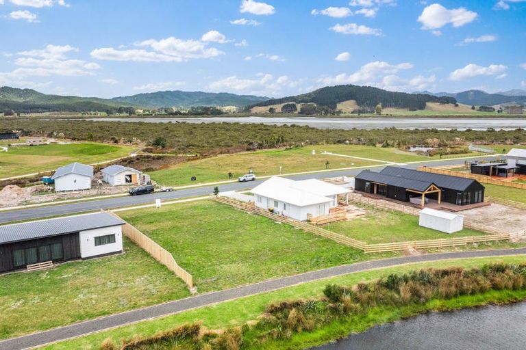 Photo of property in 208 Hamiora Street, Matarangi, 3592