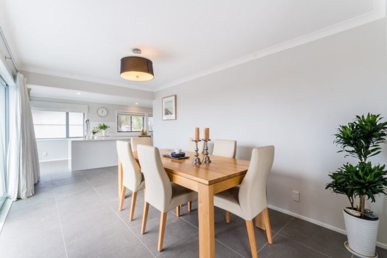 Photo of property in 2/2 Ocean View Road, Milford, Auckland, 0620