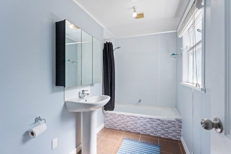 Photo of property in 116 Seaview Road, Paraparaumu Beach, Paraparaumu, 5032