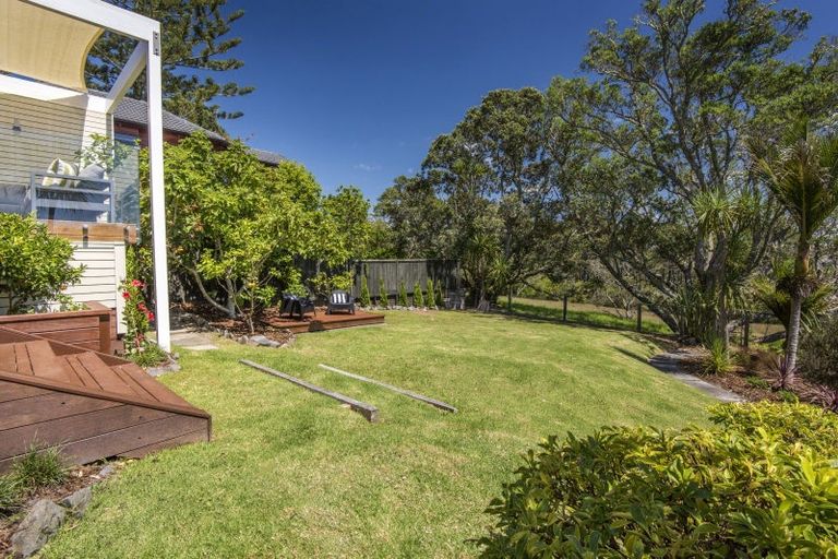 Photo of property in 120 Aberdeen Road, Campbells Bay, Auckland, 0620