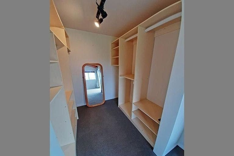 Photo of property in 14 La Roche Place, Northcote, Auckland, 0627