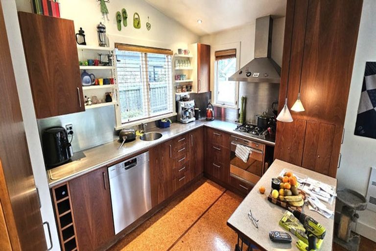 Photo of property in 43 Hartley Street, Foxton Beach, Foxton, 4815