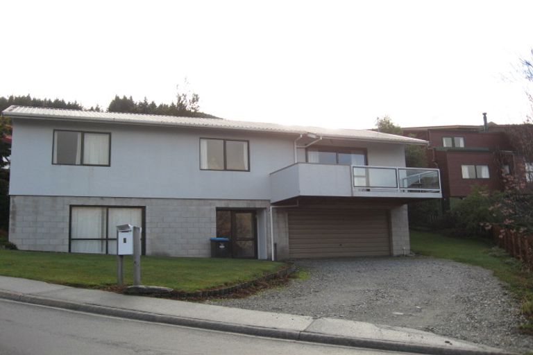 Photo of property in 3 Thorn Crescent, Fernhill, Queenstown, 9300