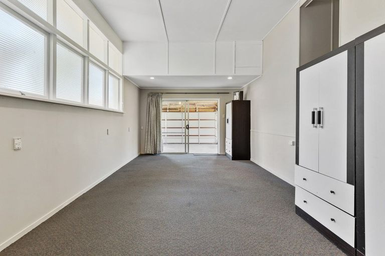 Photo of property in 11 Luke Place, Eastern Beach, Auckland, 2012