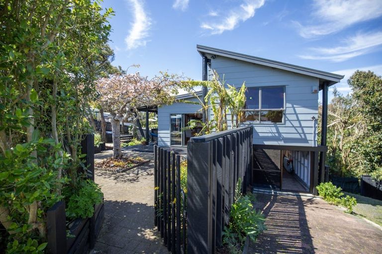 Photo of property in 1 Bay View Road, Raglan, 3225