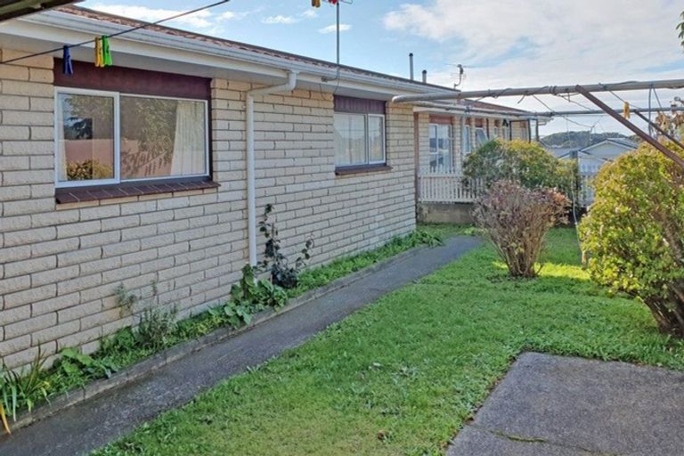Photo of property in 15 Birdwood Avenue, Moturoa, New Plymouth, 4310