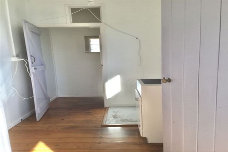 Photo of property in 137 Seabrook Avenue, New Lynn, Auckland, 0600