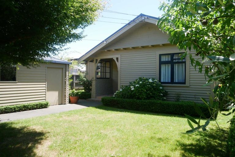 Photo of property in 15 Paparoa Street, Papanui, Christchurch, 8053