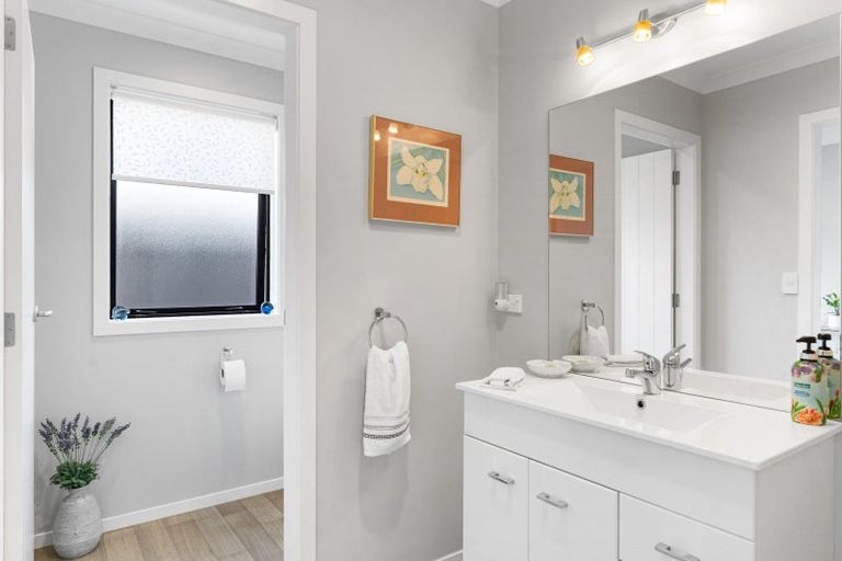 Photo of property in 13 Feist Street, Carterton, 5713