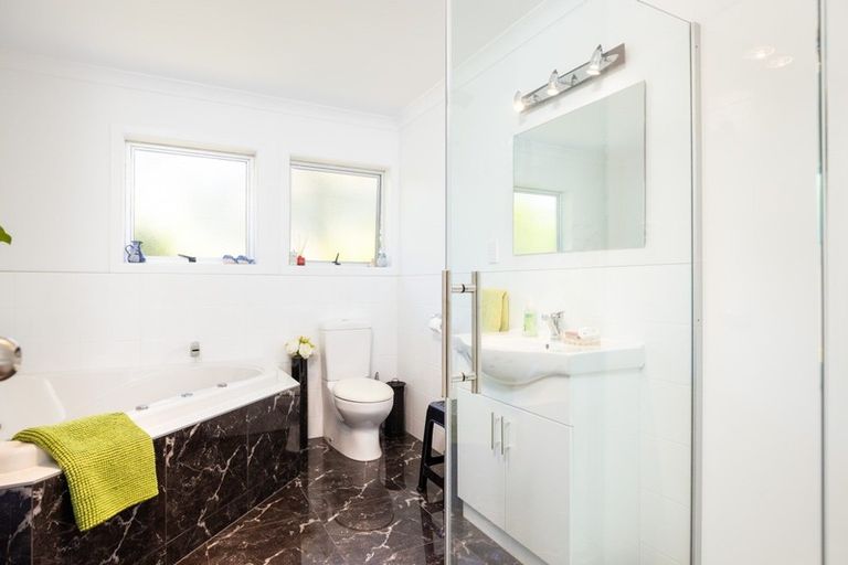 Photo of property in 172a Mangorei Road, Merrilands, New Plymouth, 4312