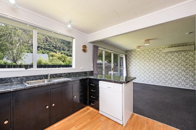 Photo of property in 39b Tacoma Drive, Totara Park, Upper Hutt, 5018