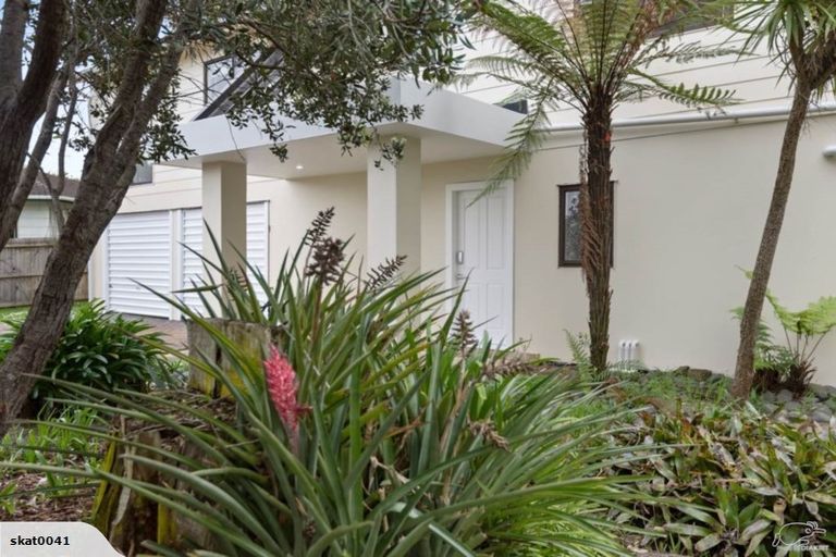 Photo of property in 19 Crosby Road, West Harbour, Auckland, 0618