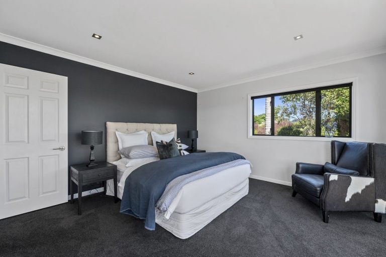 Photo of property in 12a Wainoni Heights, Greenhithe, Auckland, 0632