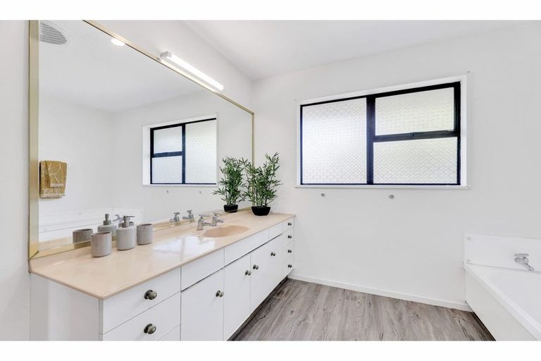 Photo of property in 22 Giles Place, Shirley, Christchurch, 8061